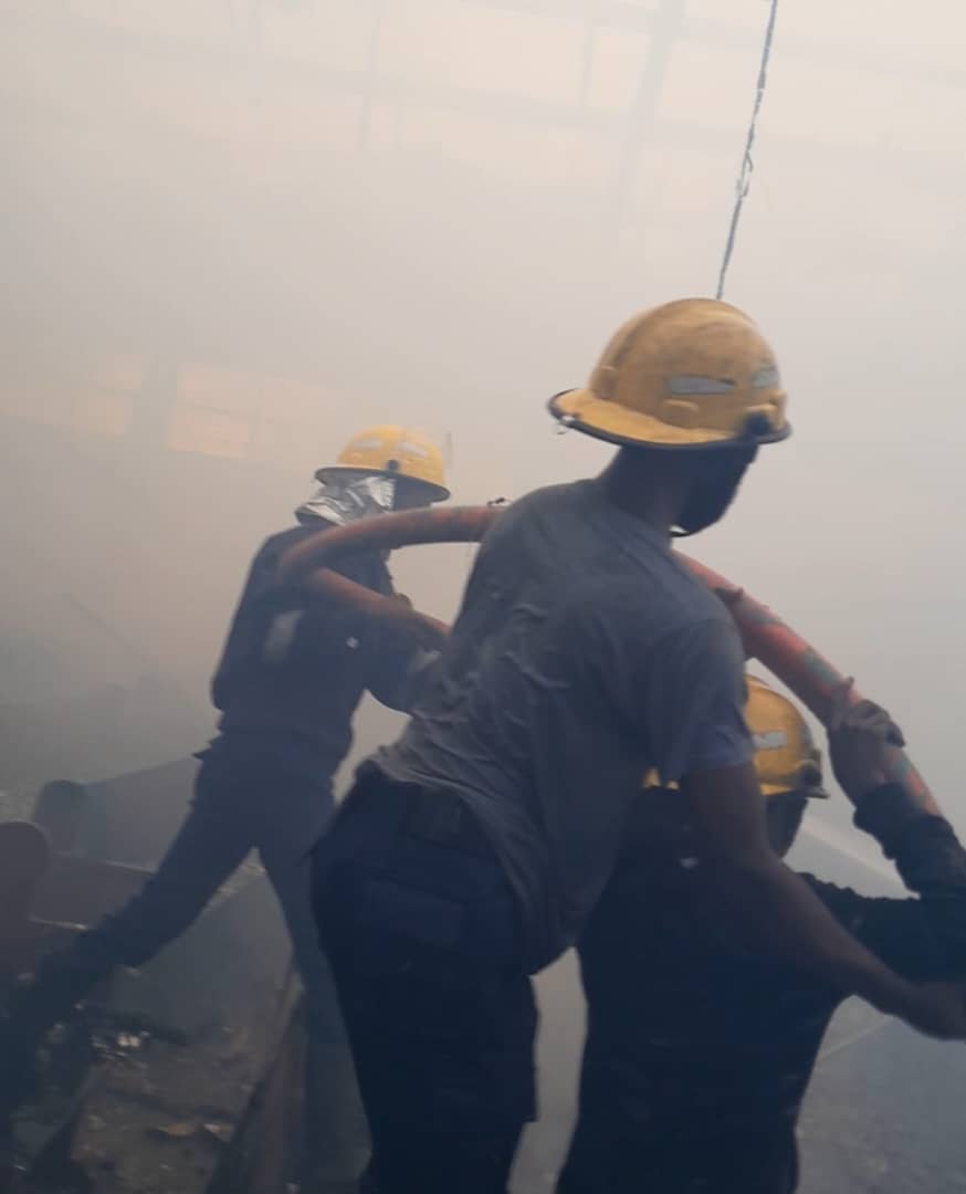 Men of the Kwara state Fire Service working to minimize the effect of fire incident at Ile Oba Ologun in Ita-Amadu area of Ilorin, Kwara state on Friday night