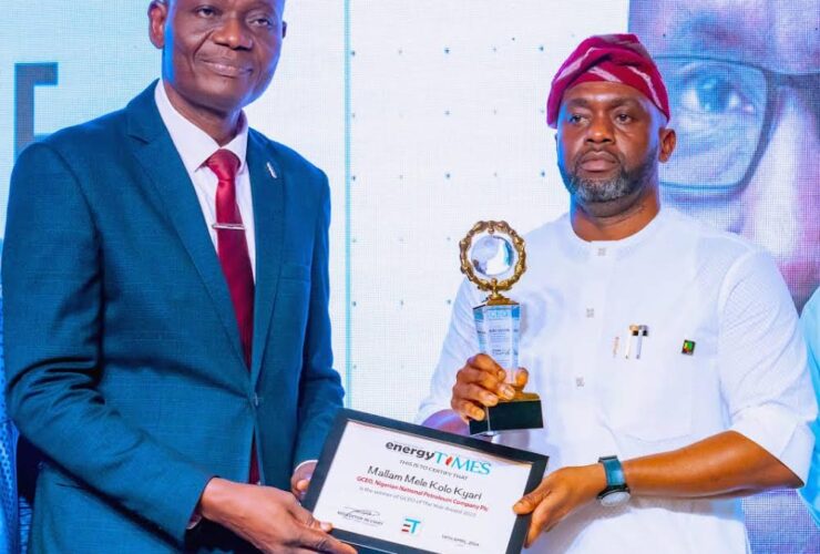 R-L: GCEO NNPC Ltd, Mr. Mele Kyari (represented by the Chief Corporate Communications Officer, NNPC Ltd, Mr. Olufemi Soneye) receives the Energy Times Newspaper's GCEO of the Year Award from Rev. Dr. Wole Adebayo of Foursquare Gospel Church in Nigeria, during the Newspaper's 2024 Awards Ceremony, held at the Eko Hotel & Suites in Lagos, on Friday.