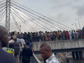 Congestion at Oshodi pedestrian bridge