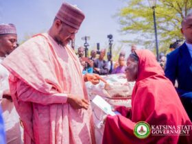 Katsina State Governor distributing cash grants and food items to less privileged women.