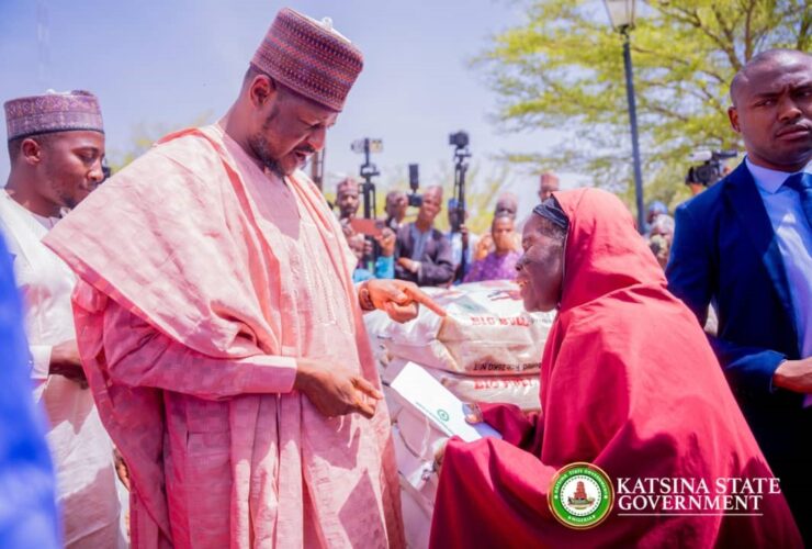 Katsina State Governor distributing cash grants and food items to less privileged women.