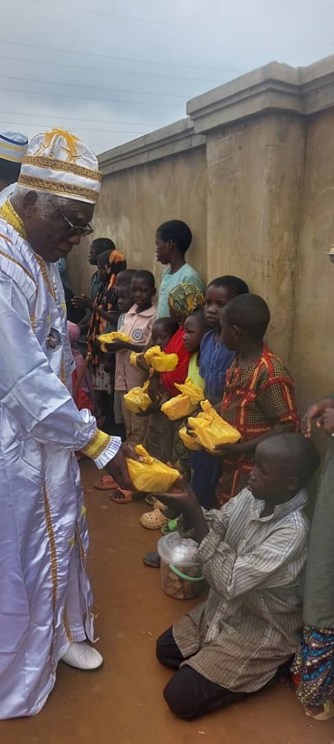 His Most Eminence, Baba-Aladura Bob-Manuel distributing food,money and water.